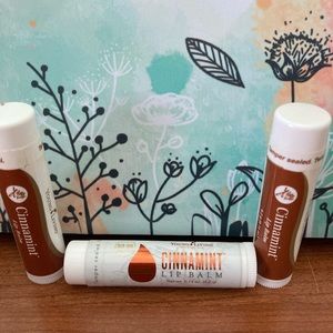 Lip balm with taste and smell of cinnamint
